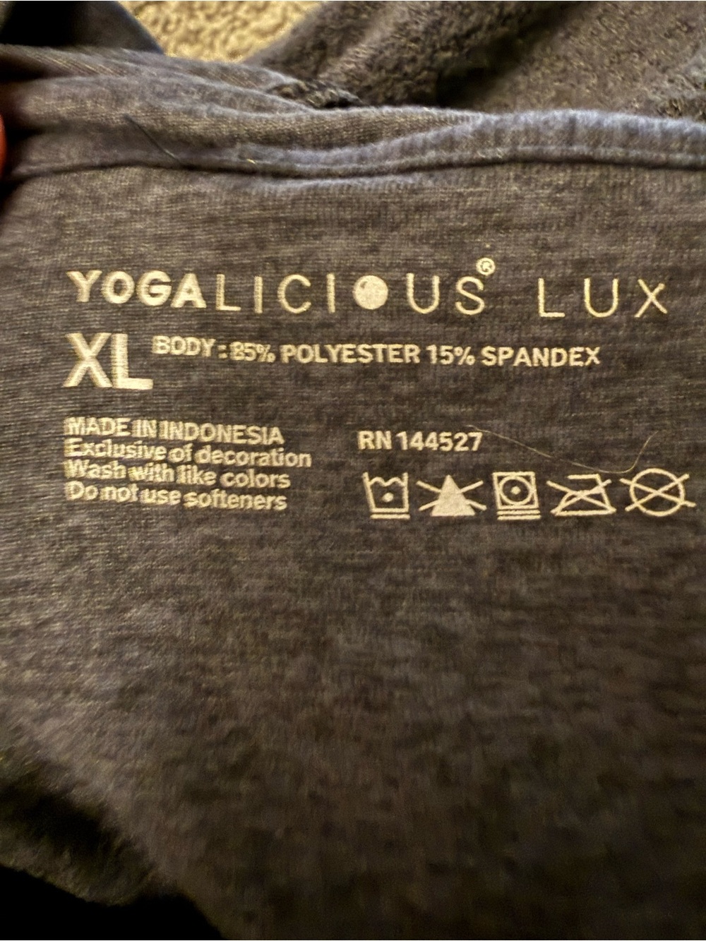 NWT Women’s Yogalicious Lux Black Camo Cropped Hooded Long Sleeve Shirt Size XL - Picture 6 of 7